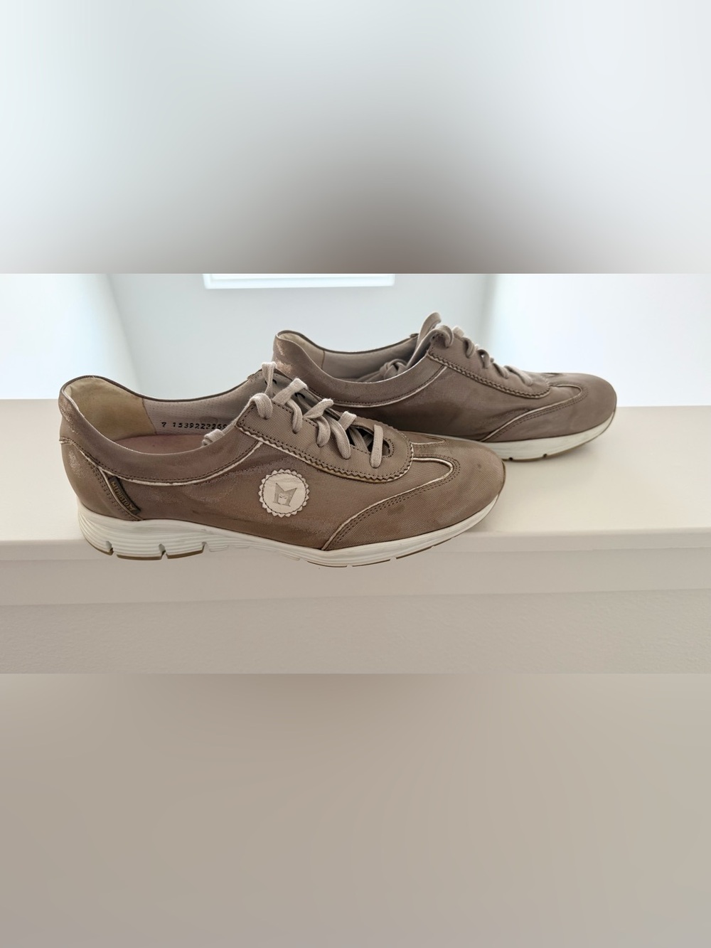 MEPHISTO ‘Yael’ Soft-Air Metallic Taupe Sneaker Size 9.5 Women’s - Picture 4 of 13